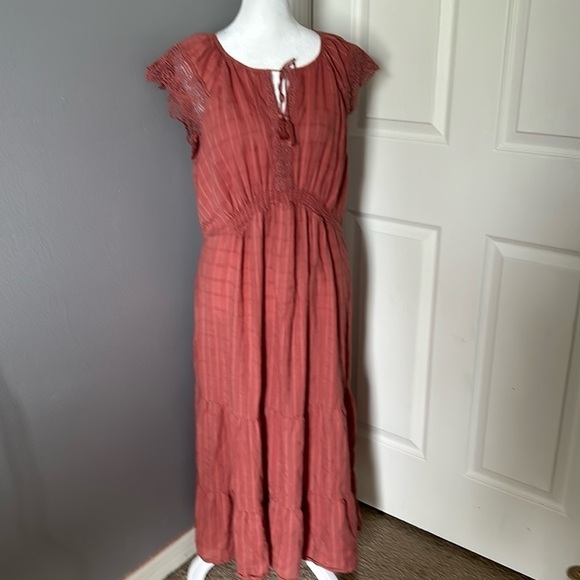 Old Navy maternity maxi lace dress size L - Picture 1 of 3